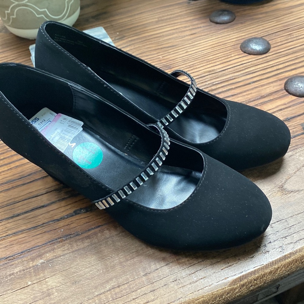 Cute black wedge pumps